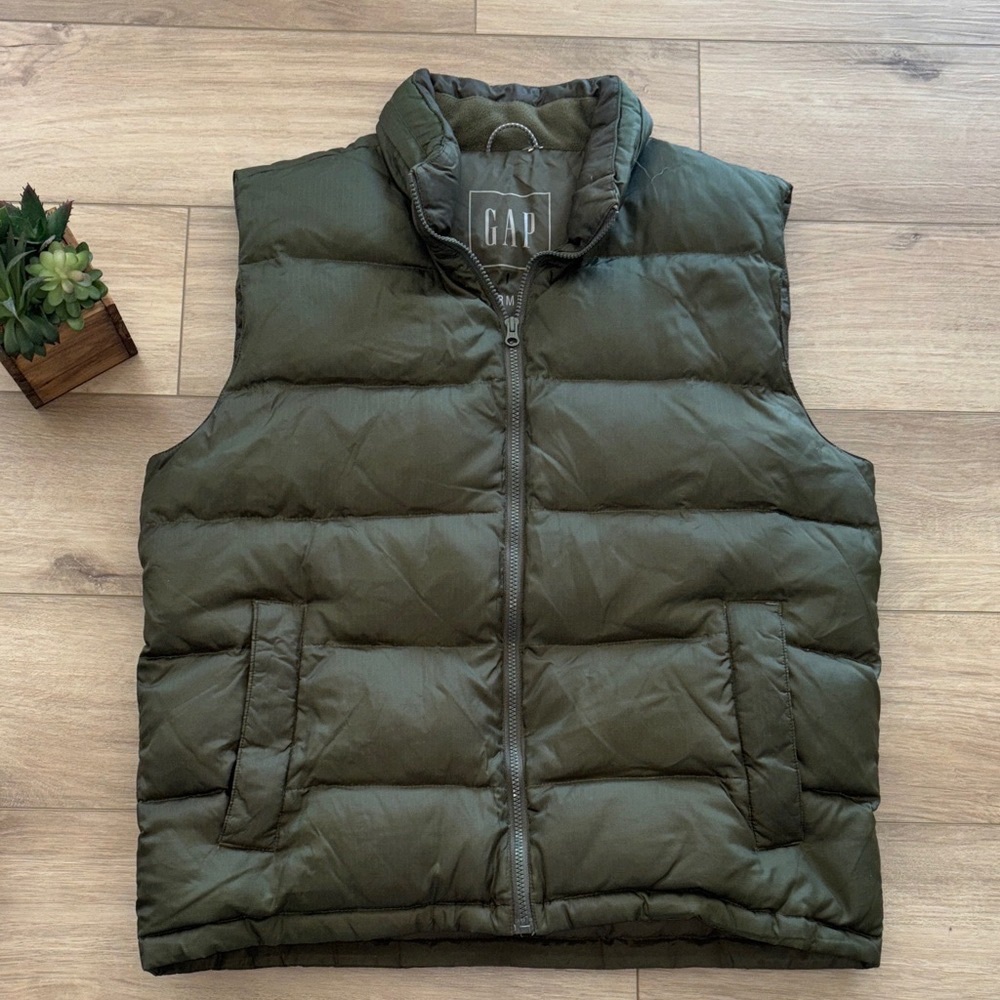 GAP Men's Olive Puffer Vest